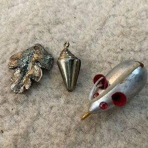 Wooden mouse and leaf  pendant / charms as shown. 1960s.